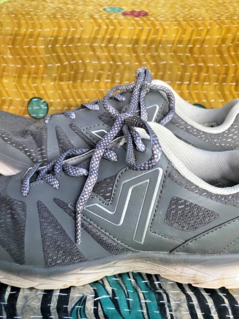 Vionic 335 Miles Women's 8 Gray Athletic Running Walking Shoes Lace Up Sneakers